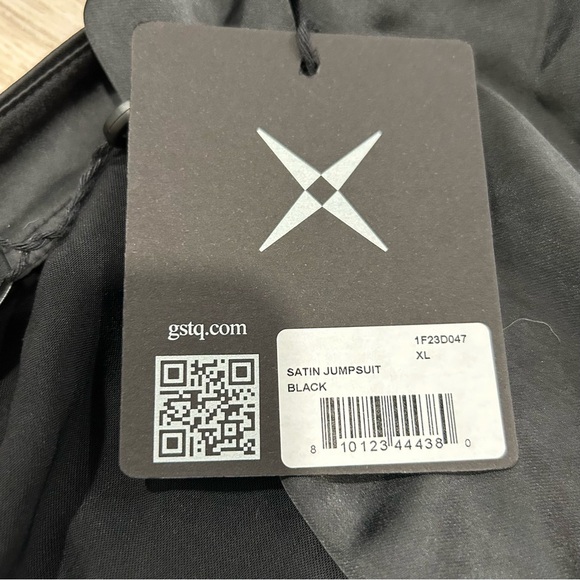 NWT GSTQ Black Satin Jumpsuit Sleeveless V Neck Ruched Ankle Crop Size XL - Picture 5 of 8